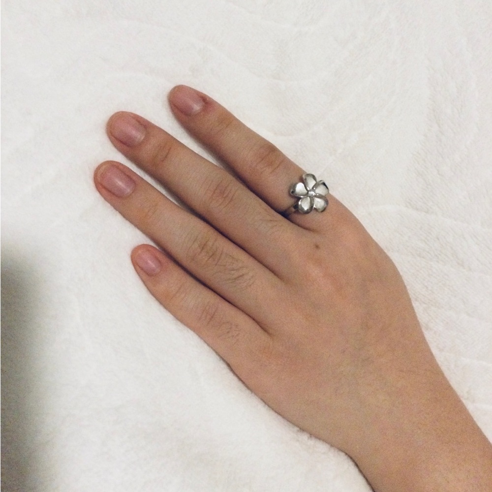 925/Silver Plumeria Flower 🌸 Ring .
